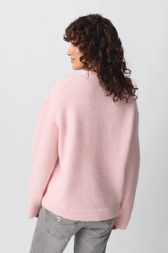 Women’s soft sweater – oversized fluffy knit fit