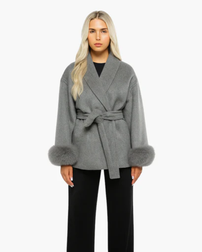 Elegant women's coat with belt – chic finished sleeves