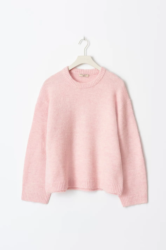 Women’s soft sweater – oversized fluffy knit fit