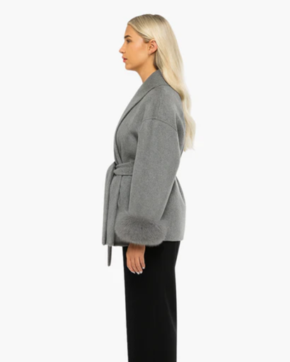 Elegant women's coat with belt – chic finished sleeves