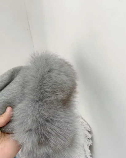 Elegant women's coat with belt – chic finished sleeves