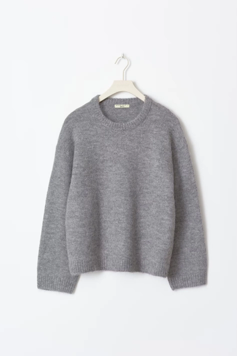 Women’s soft sweater – oversized fluffy knit fit