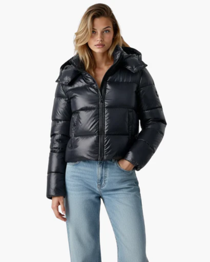 Women's short puffer jacket with hood