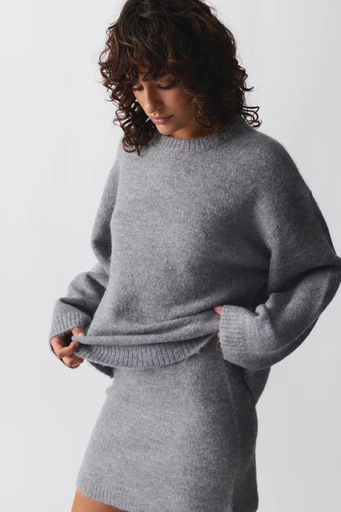 Women’s soft sweater – oversized fluffy knit fit