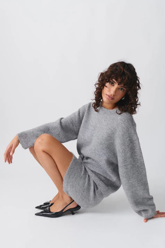 Women’s soft sweater – oversized fluffy knit fit