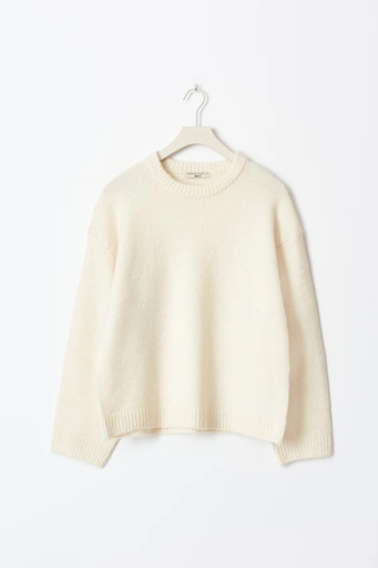 Women’s soft sweater – oversized fluffy knit fit