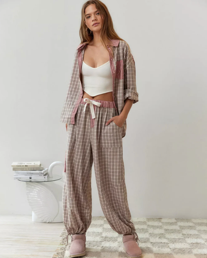 Women’s comfortable pyjamas – loose fit with check pattern