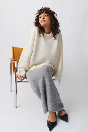 Women’s soft sweater – oversized fluffy knit fit