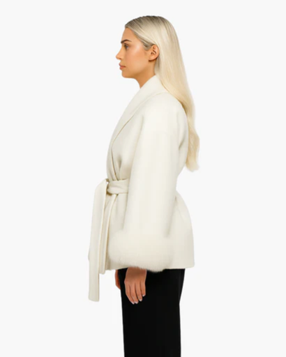 Elegant women's coat with belt – chic finished sleeves