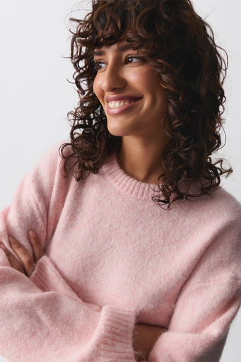 Women’s soft sweater – oversized fluffy knit fit
